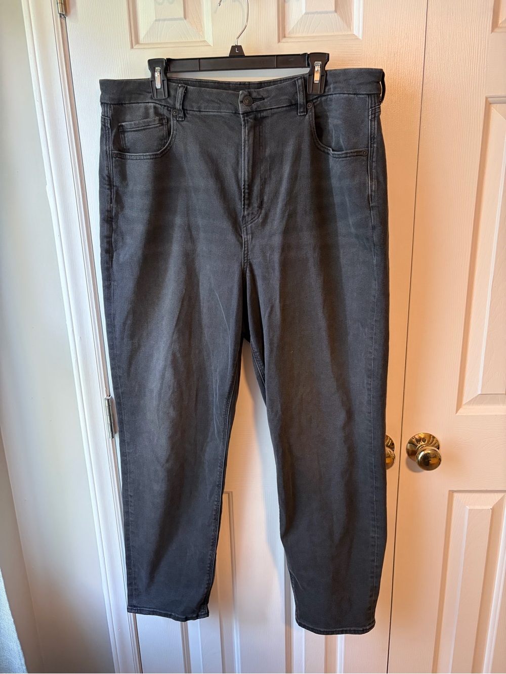 American Eagle Women’s Curvy Mom Jean - Washed Black Casual Jeans